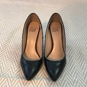 Black Pumps